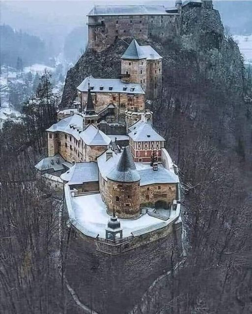 Orava Castle: A Majestic Fortress Perched Above the Orava&nbsp;River